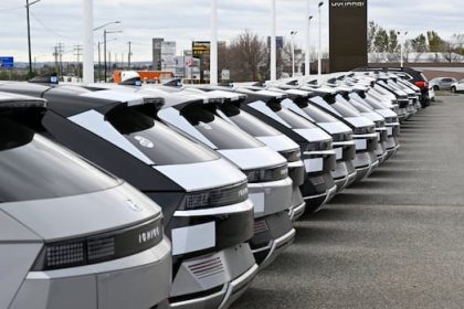 automakers-want-canada-to-scrap-its-ev-sales-mandate.-what-would-that-do-to-emissions?
