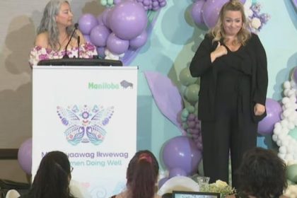 accessibility-minister-will-keep-her-job-after-comments-about-sign-language-interpreter:-manitoba-premier