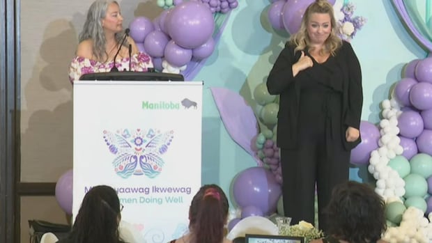 accessibility-minister-will-keep-her-job-after-comments-about-sign-language-interpreter:-manitoba-premier