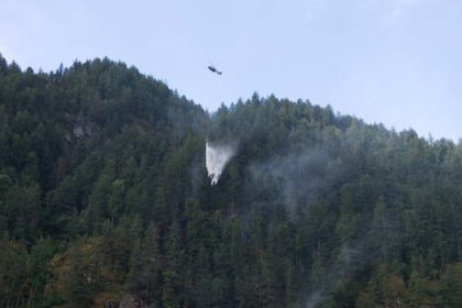 stranded-man-with-outstanding-warrants-plucked-off-cliff-amid-bc.-wildfire-lands-in-jail