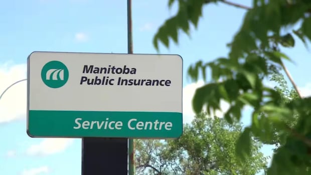 manitoba-wildfire-evacuees-get-extension-to-renew-driver’s-licences,-ids