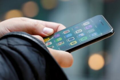 bc.-woman-lost-over-$500k-in-bitcoin-in-2021-sim-swap-fraud-scheme,-lawsuit-alleges