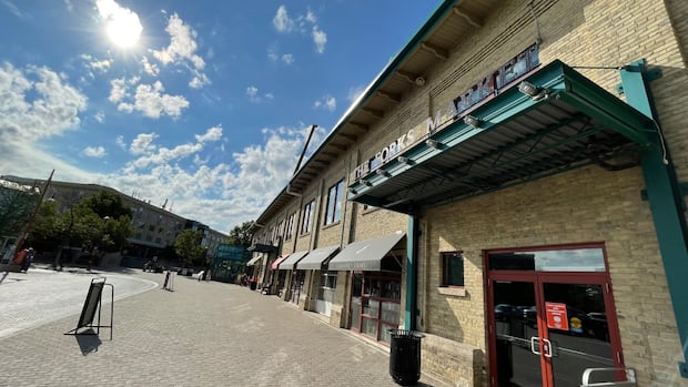 man-charged-in-random-beating-at-the-forks-market-in-winnipeg