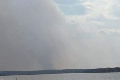 leaf-rapids-evacuates-as-manitoba’s-largest-northern-city-thompson-declares-state-of-emergency-amid-wildfires