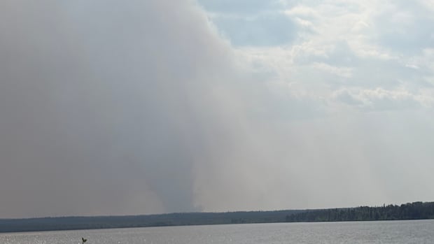 leaf-rapids-evacuates-as-manitoba’s-largest-northern-city-thompson-declares-state-of-emergency-amid-wildfires
