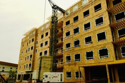 1-man-dead,-another-injured-after-a-crane-accident-at-saskatoon-construction-site