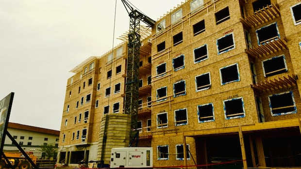 1-man-dead,-another-injured-after-a-crane-accident-at-saskatoon-construction-site
