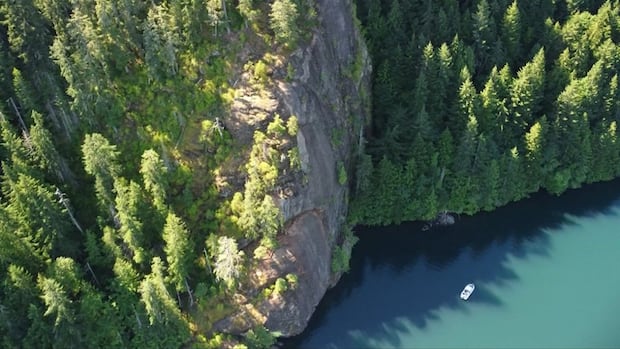 teen-dies-after-cliff-jumping-accident-at-comox-lake-on-vancouver-island
