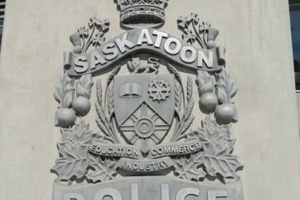 police-arrest-2-people-suspected-of-robbing-saskatoon-jewelry-store-with-machete-and-hammer