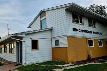 winnipeg-family-doctor-accused-of-losing,-mismanaging-medical-files-in-‘pig-pen’-clinic