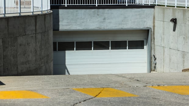 man-in-his-80s-dead-after-suv-rollover-in-winnipeg-parking-garage