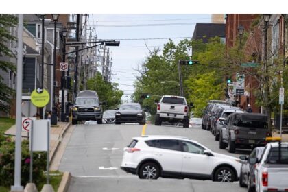 mayor-says-no-way-to-one-way-on-morris-street,-but-council-moves-forward-with-halifax-bikeway