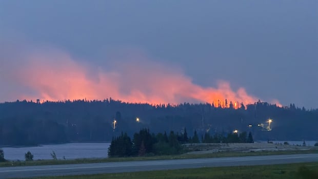 garden-hill-issues-full-scale-evacuation-after-wildfire-enters-northern-manitoba-community