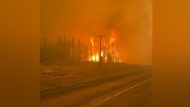 northern-sask.-wildfire-reaches-beauval,-patuanak-airlifts-residents-out-after-wildfire-cuts-off-only-road