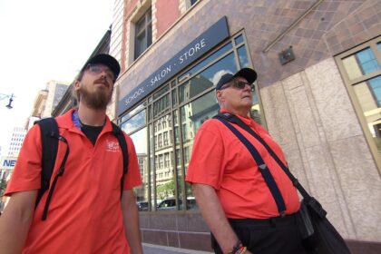 downtown-biz-sends-‘parking-angels’-to-help-winnipeggers-transition-to-new-system