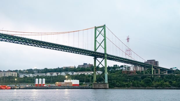 mackay-bridge’s-lifespan-is-almost-up,-but-what-happens-next-isn’t-clear