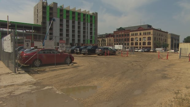 city-of-winnipeg-ok’s-16-storey-tower-on-city-owned-land-across-from-city-hall