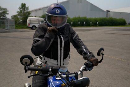 how-to-stay-safe-on-the-road-when-riding-a-motorcycle