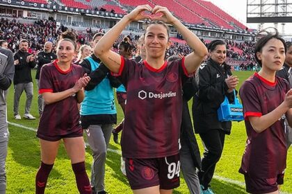lauren-rowe-lifts-afc-toronto-to-5th-straight-win,-scoring-late-against-tides