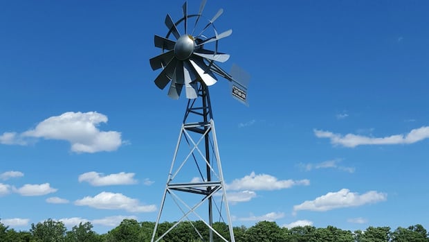 stolen-windmill-in-rural-manitoba-has-rcmp-heads-spinning