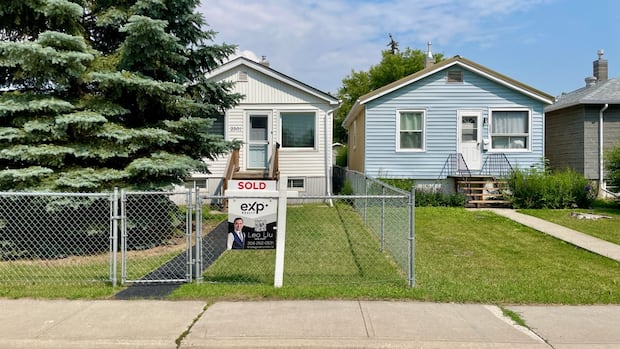 ‘we’ve-been-looking-for-almost-a-year’:-why-sask.’s-housing-market-is-red-hot