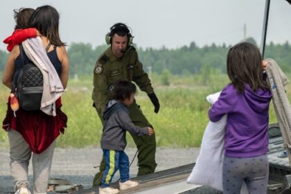 more-than-700-manitoba-wildfire-evacuees-housed-in-hotels-this-week,-province-says