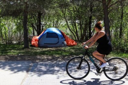 inner-city-councillor-wants-encampments-banned-from-winnipeg-playgrounds,-splash-pads,-pools