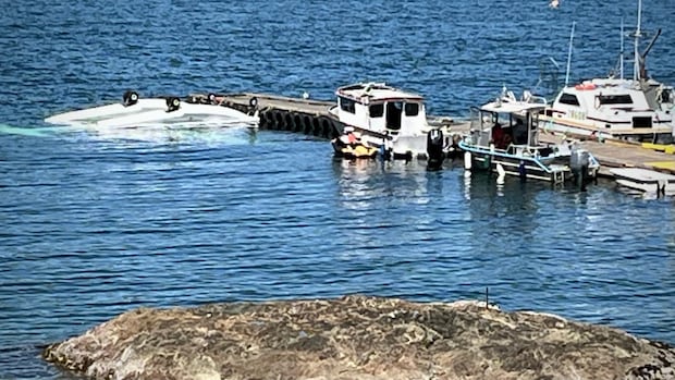 2-people-rescued-after-float-plane-crash-off-lasqueti-island,-bc.