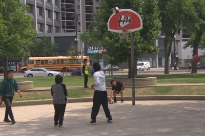 university-of-winnipeg,-groups-offer-children’s-programming-for-young-evacuees