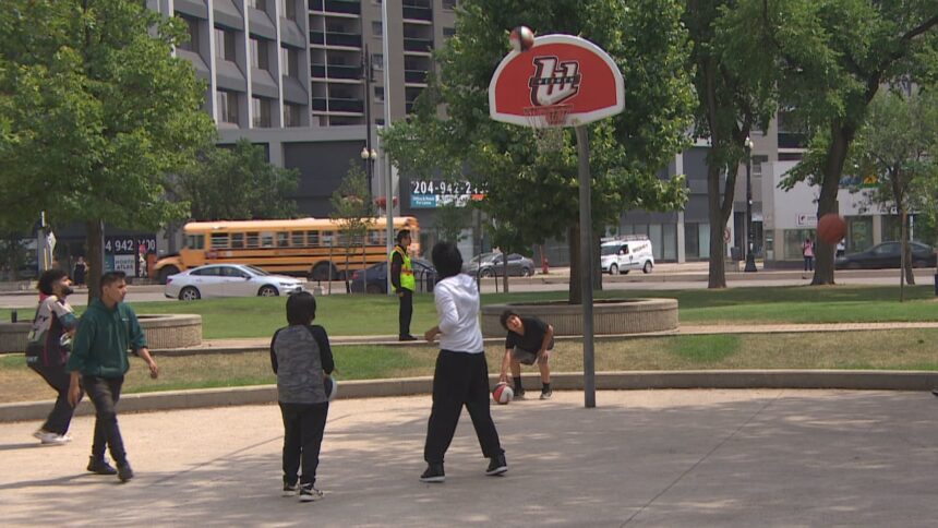 university-of-winnipeg,-groups-offer-children’s-programming-for-young-evacuees