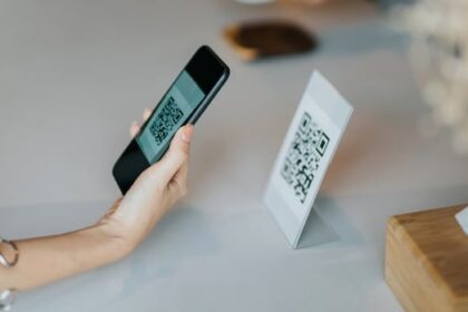 is-that-qr-code-actually-a-scam?-here’s-what-to-know-about-‘quishing’-before-you-scan