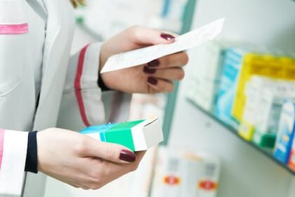 pharmacist-suspended,-fined-after-leaving-unlabelled-drugs-at-fast-food-restaurant-for-patient