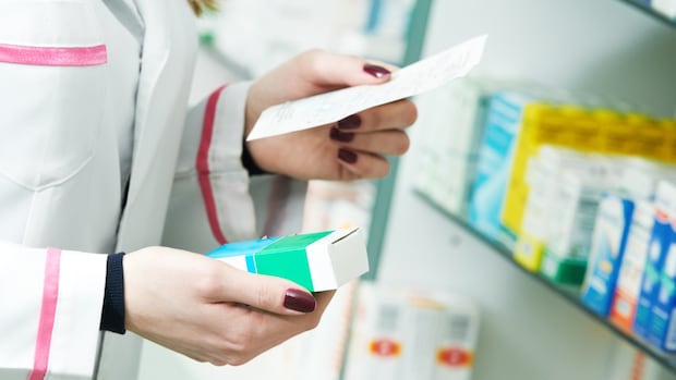 pharmacist-suspended,-fined-after-leaving-unlabelled-drugs-at-fast-food-restaurant-for-patient