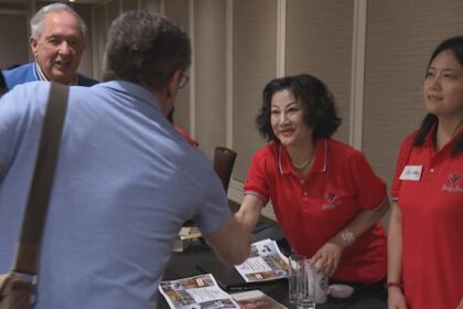 bc.-billionaire-hosts-job-fair-in-toronto-amid-bid-for-hudson’s-bay-leases