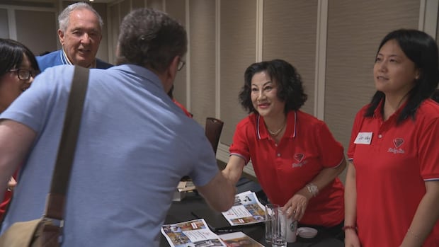 bc.-billionaire-hosts-job-fair-in-toronto-amid-bid-for-hudson’s-bay-leases