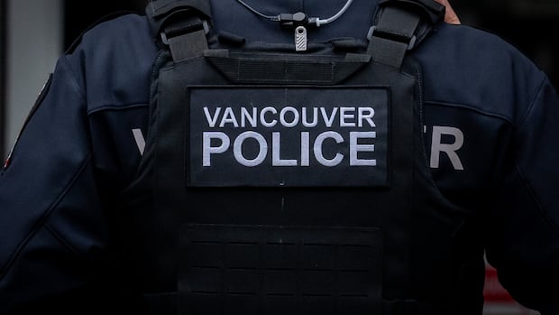 man-suffers-‘life-threatening’-injuries-in-vancouver-bus-stabbing,-suspect-arrested