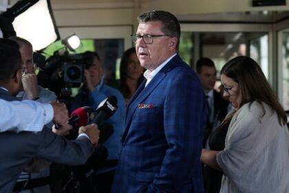 scott-moe-arrives-at-premiers’-summit-warning-some-us.-tariffs-are-canada’s-‘reality’