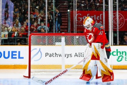 calm-in-the-crease:-inside-gwyneth-philips’s-ascension-to-the-ottawa-charge’s-starting-job