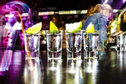 vancouver-city-council-extends-downtown-liquor-serving-hours
