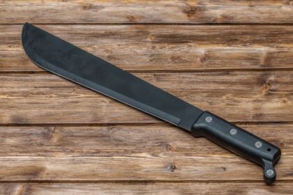 machete-attack-in-winnipeg-leaves-18-year-old-man-with-life-threatening-injuries