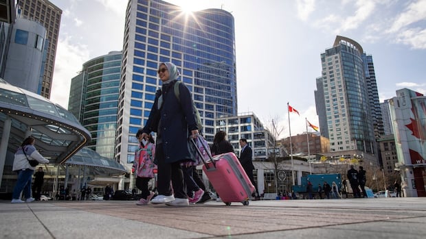 more-canadians-may-be-thinking-of-a-staycation-this-summer.-but-has-domestic-travel-become-unaffordable?