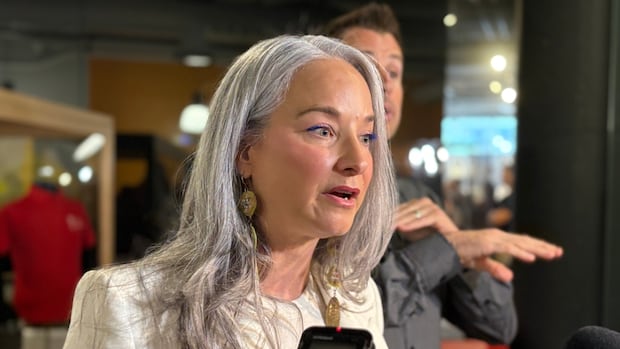 cabinet-minister-who-criticized-interpreter-says-she-is-focused-on-doing-better