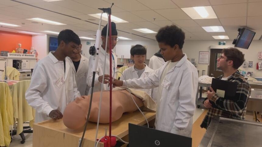 summer-camp-gives-winnipeg-kids,-youth-hands-on-science-experience