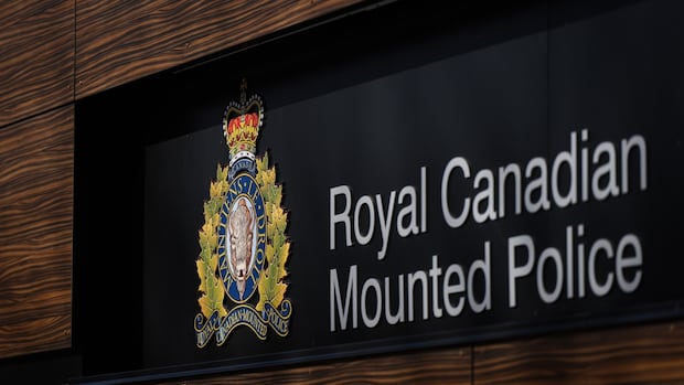 3-arrested-after-early-morning-stabbing-in-north-vancouver:-police