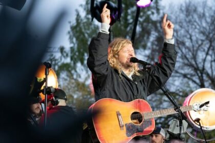 in-diverse-central-park,-community-concerned-us.-christian-musician’s-concert-could-sow-division
