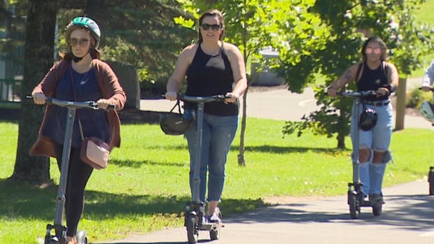 ‘free-for-all’:-advocates-call-for-e-scooter-regulations-as-injury-numbers-climb