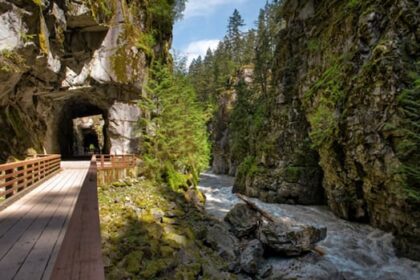 othello-tunnels-closed-after-presumed-drowning-near-hope,-bc.