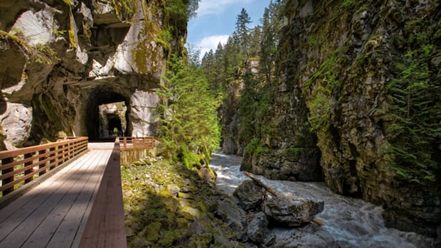 othello-tunnels-closed-after-presumed-drowning-near-hope,-bc.