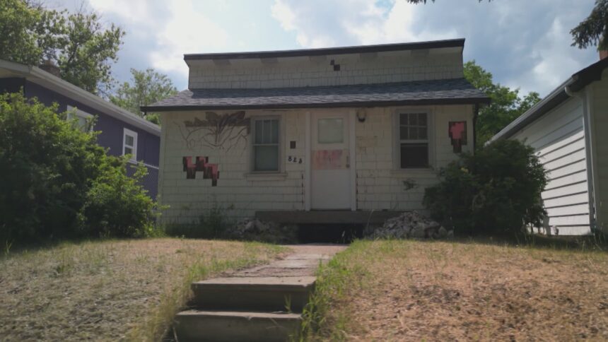 saskatoon-house-destined-for-demolition-taken-over-by-artists