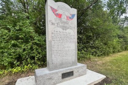 ten-commandments-monument-back-in-assiniboine-park-after-8-year-absence